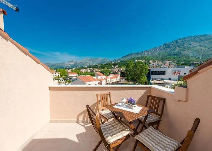 Peaceful 2-Bedroom Apartment Srebreno