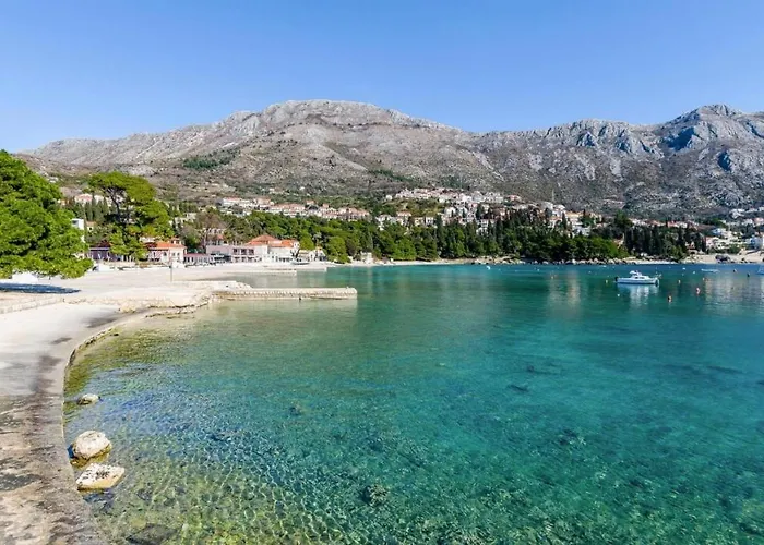 Peaceful 2-Bedroom Apartment Srebreno