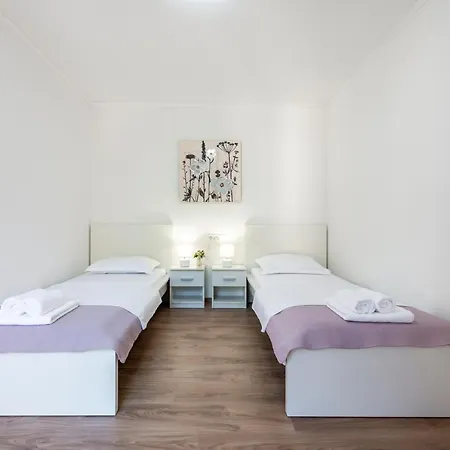 Peaceful 2-Bedroom Apartment Srebreno Mlini Kültér fotó